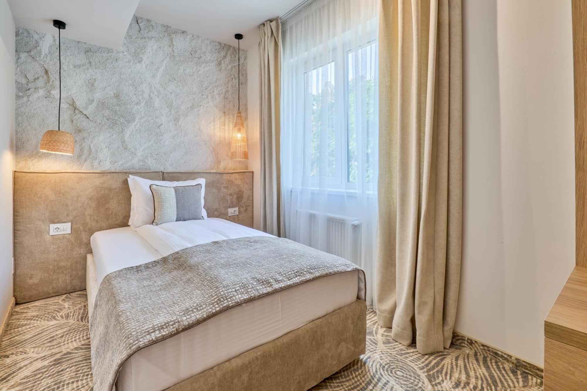 Hotel Serenity Temeşvar Dış mekan fotoğraf