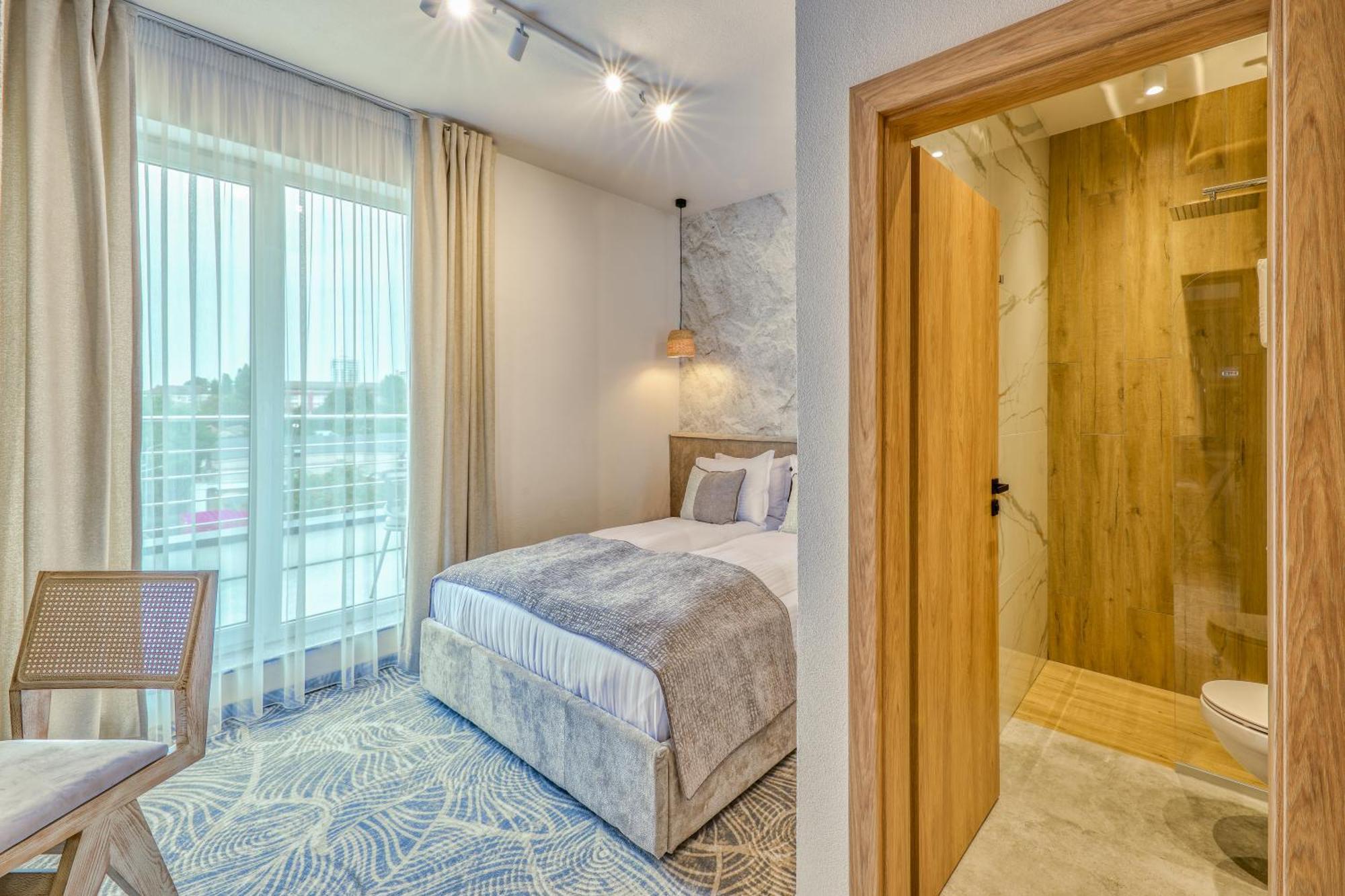 Hotel Serenity Temeşvar Dış mekan fotoğraf